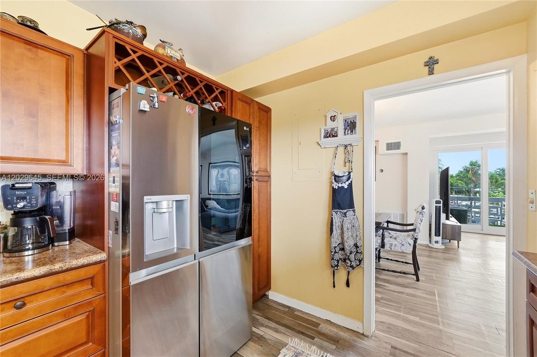 For Sale: $425,000 (3 beds, 2 baths, 1293 Square Feet)