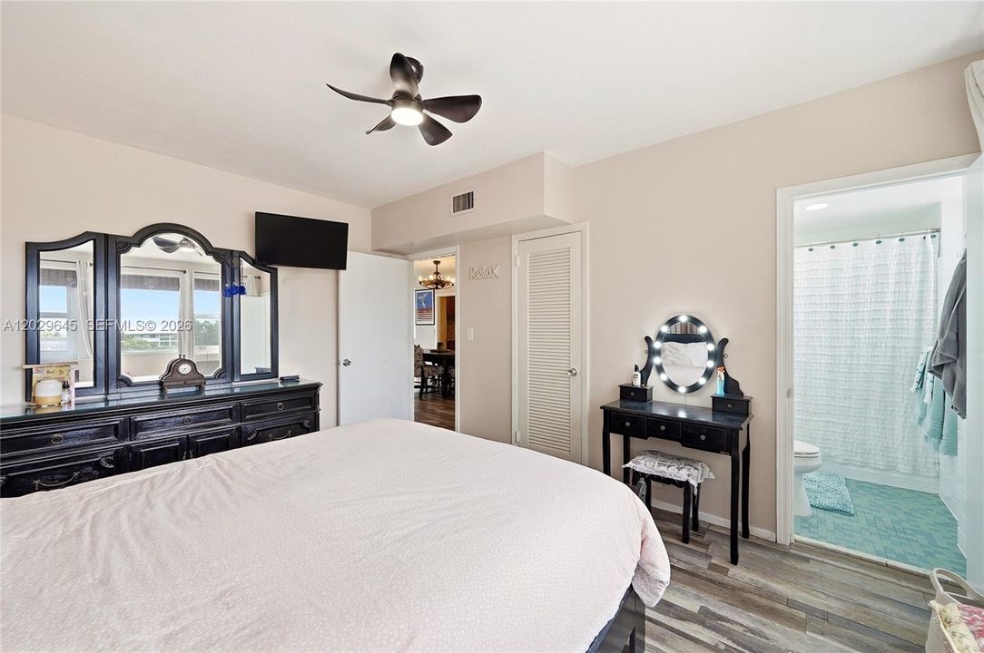 For Sale: $425,000 (3 beds, 2 baths, 1293 Square Feet)