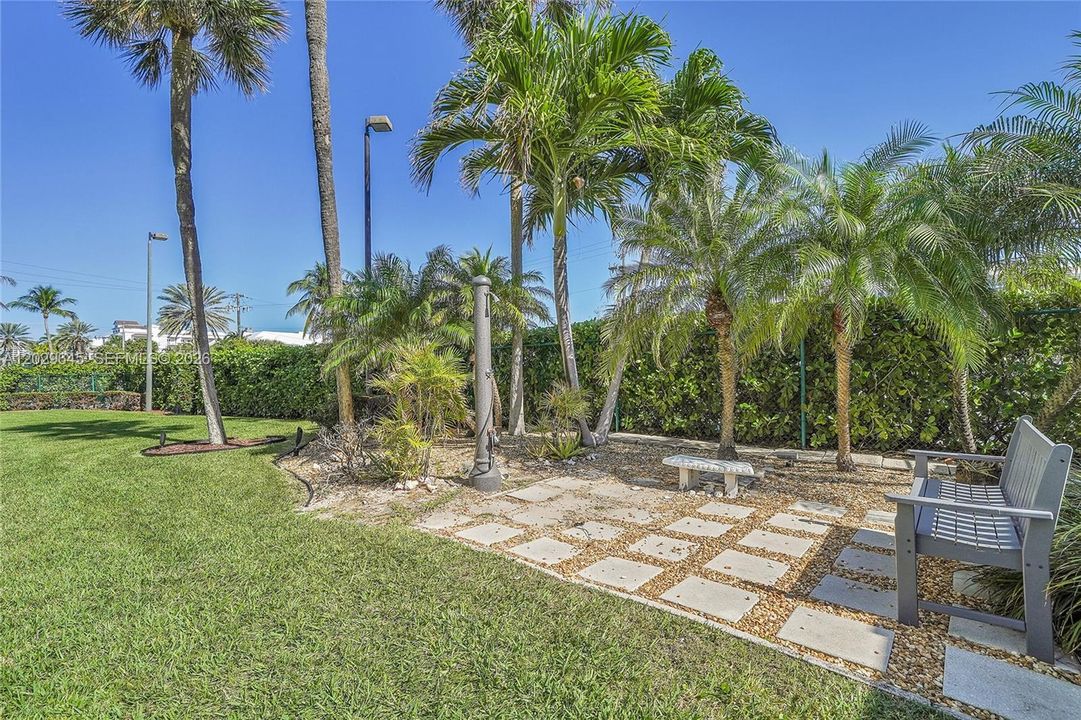 For Sale: $425,000 (3 beds, 2 baths, 1293 Square Feet)