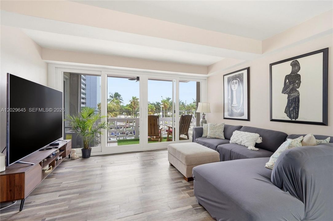 For Sale: $425,000 (3 beds, 2 baths, 1293 Square Feet)