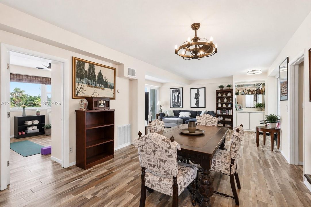 For Sale: $425,000 (3 beds, 2 baths, 1293 Square Feet)
