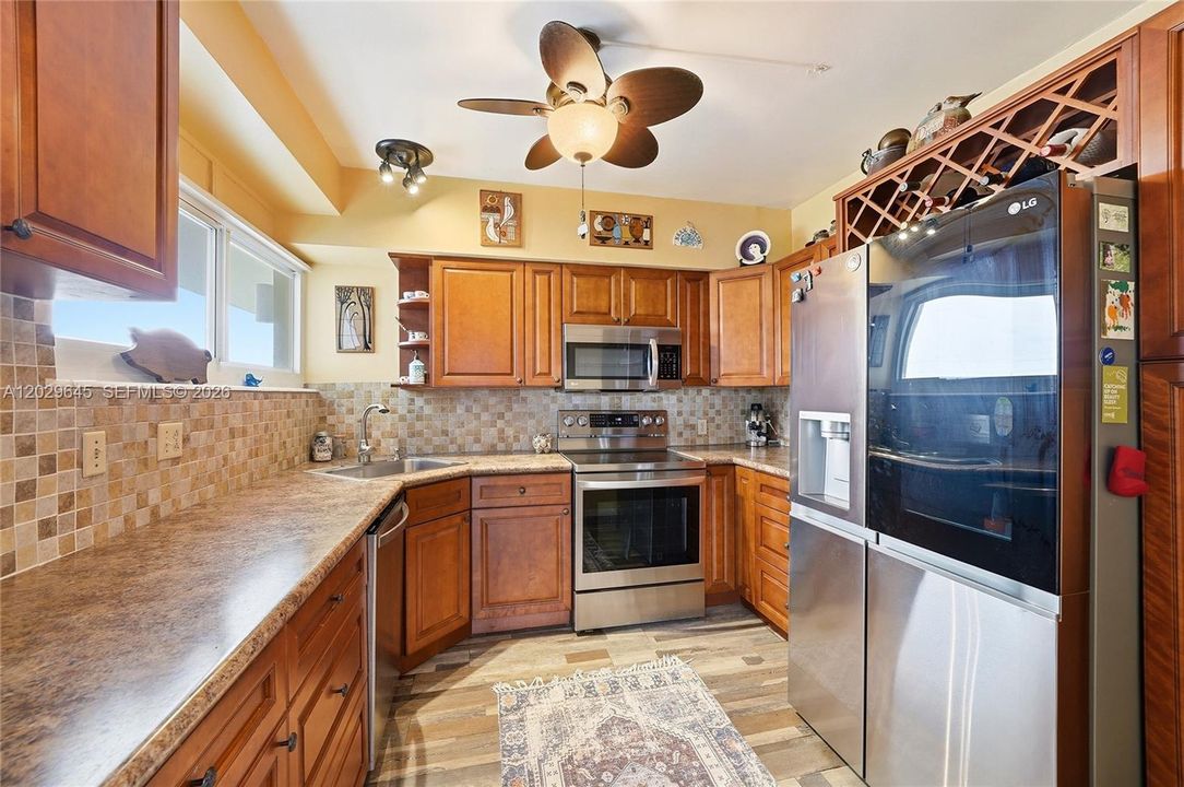 For Sale: $425,000 (3 beds, 2 baths, 1293 Square Feet)