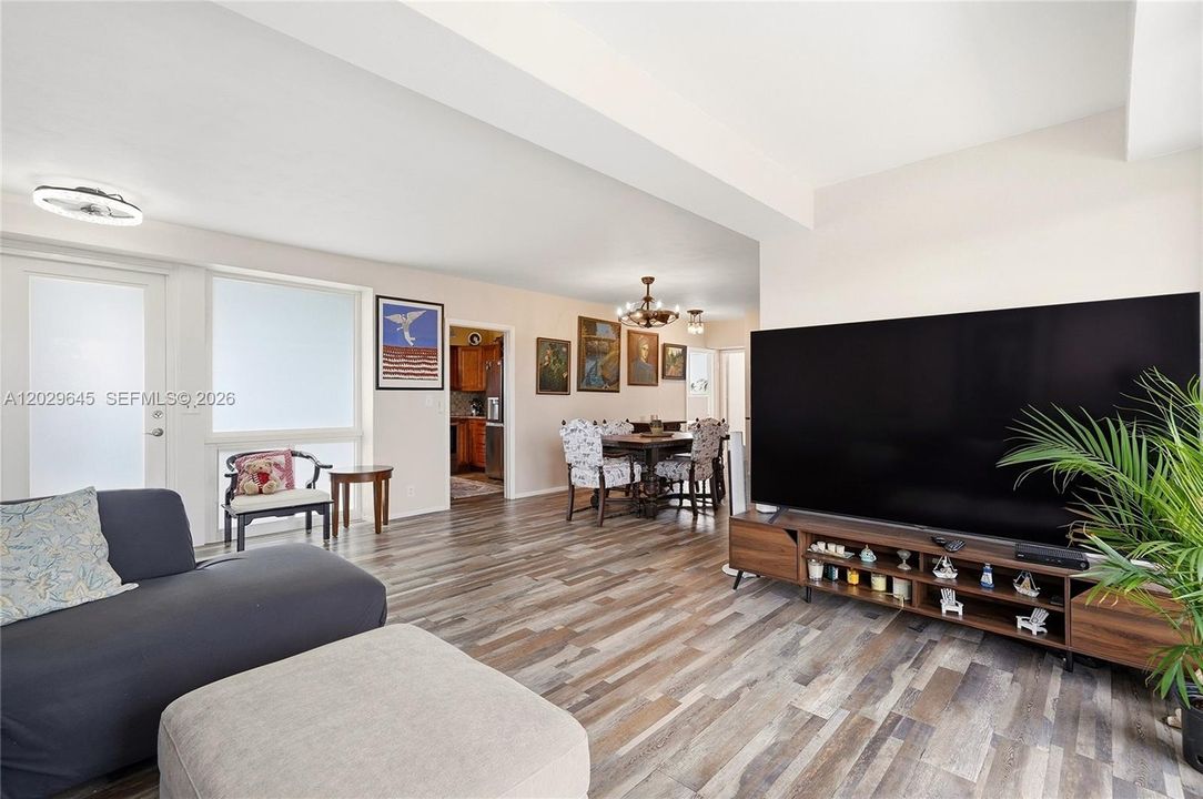 For Sale: $425,000 (3 beds, 2 baths, 1293 Square Feet)