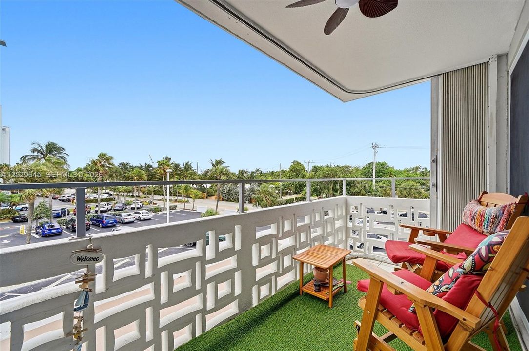 For Sale: $425,000 (3 beds, 2 baths, 1293 Square Feet)