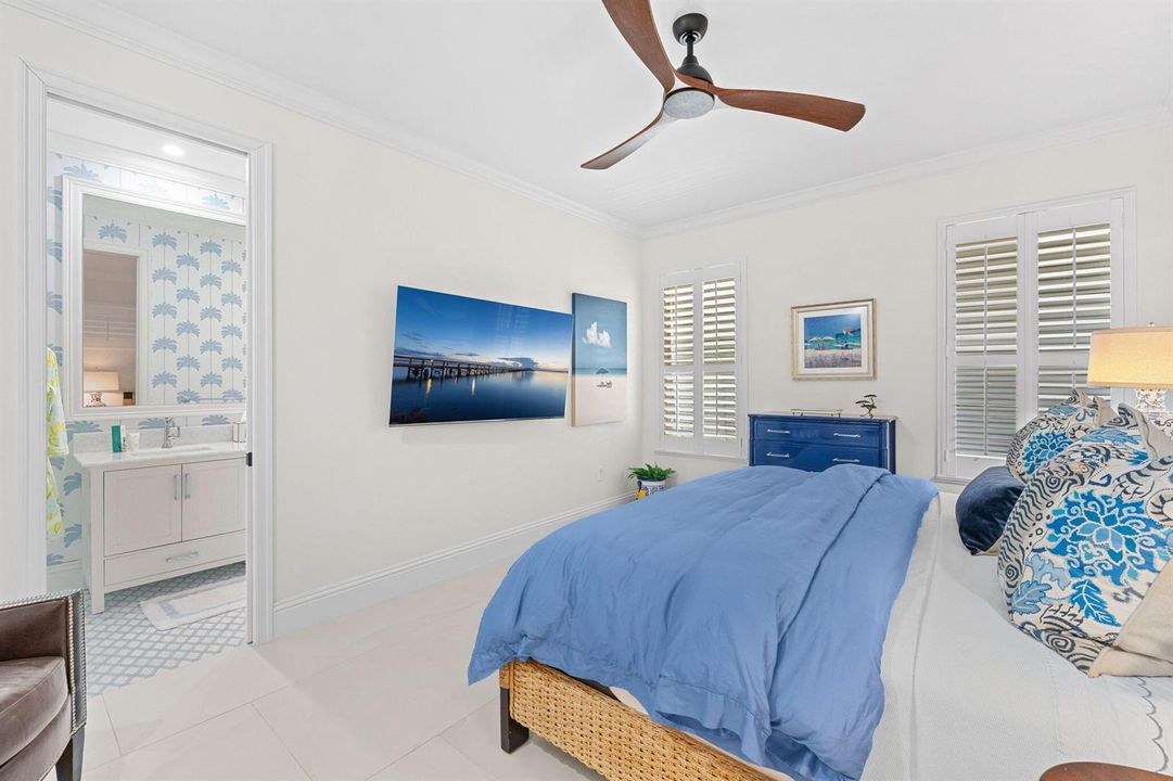 19 Guest Bedroom
