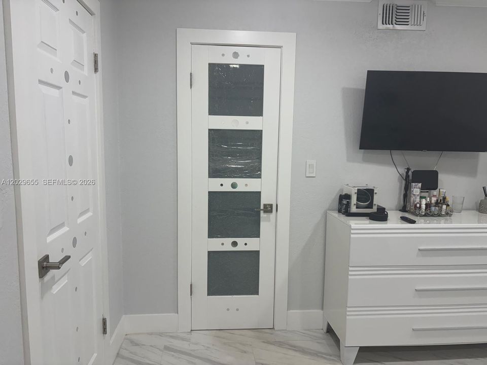 For Sale: $185,000 (2 beds, 2 baths, 961 Square Feet)