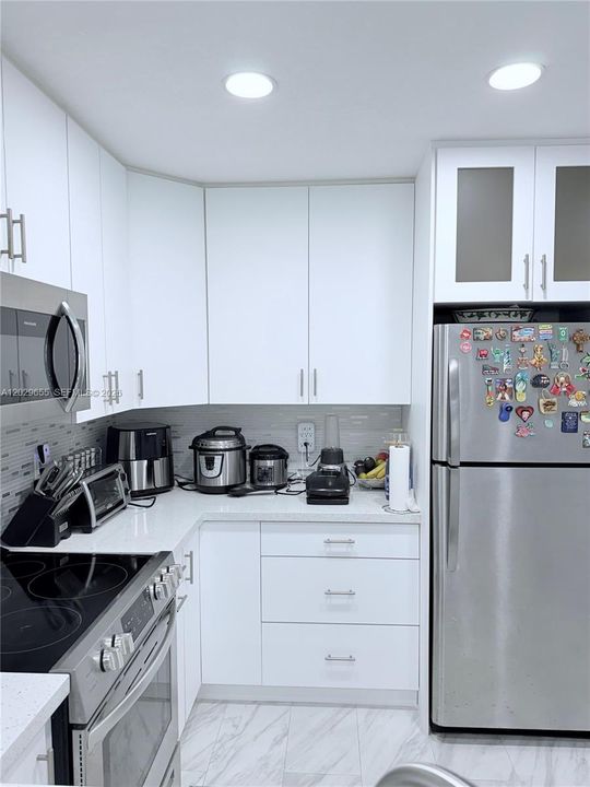 For Sale: $185,000 (2 beds, 2 baths, 961 Square Feet)