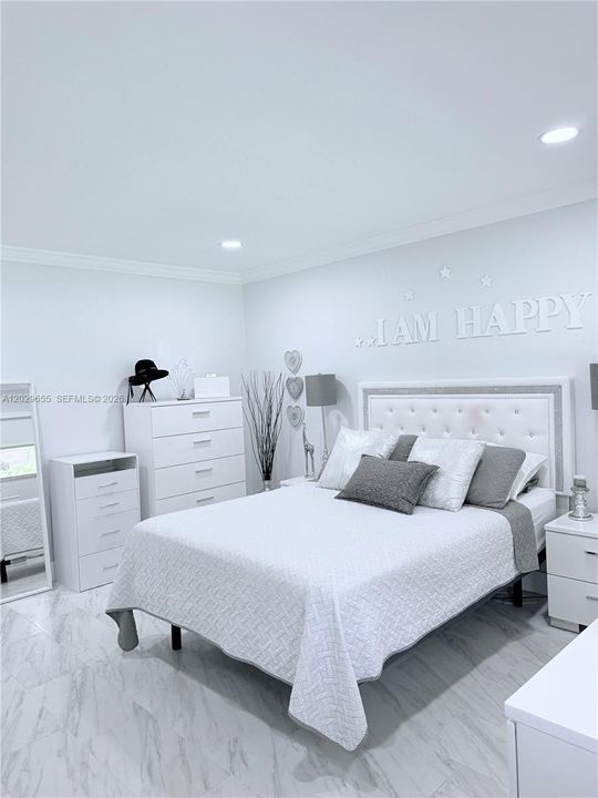For Sale: $185,000 (2 beds, 2 baths, 961 Square Feet)