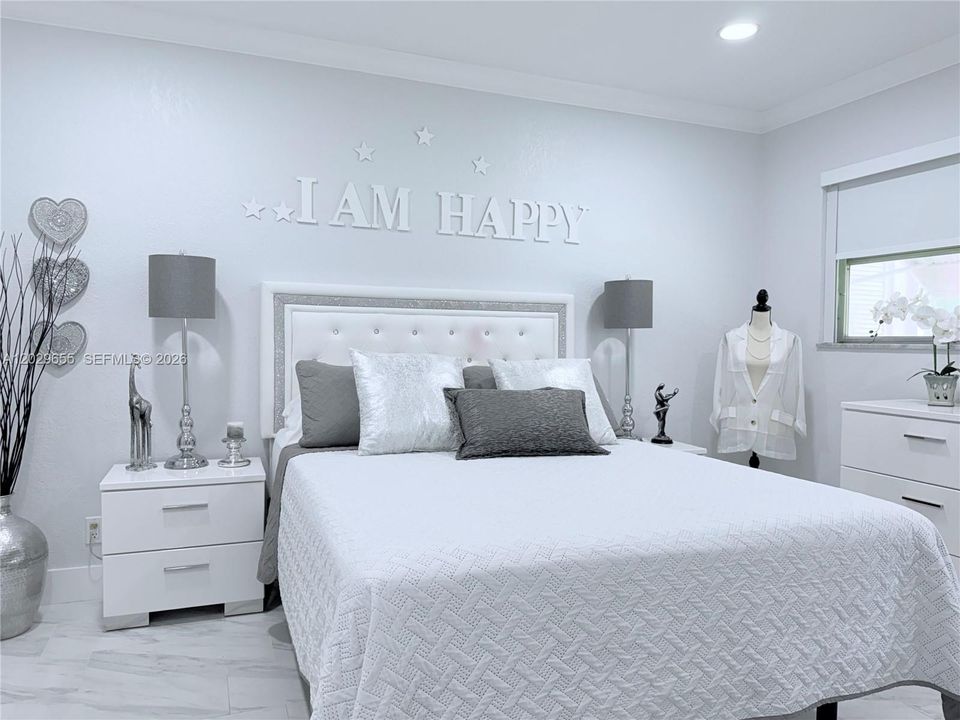 For Sale: $185,000 (2 beds, 2 baths, 961 Square Feet)