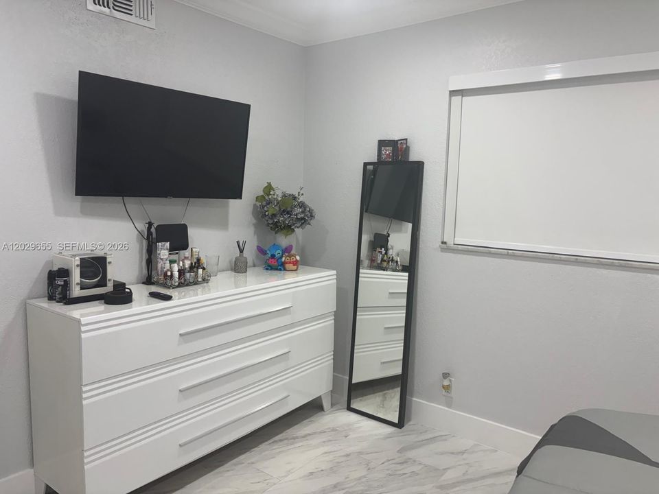 For Sale: $185,000 (2 beds, 2 baths, 961 Square Feet)