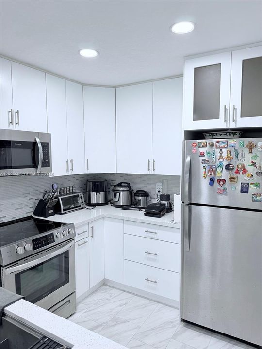 For Sale: $185,000 (2 beds, 2 baths, 961 Square Feet)