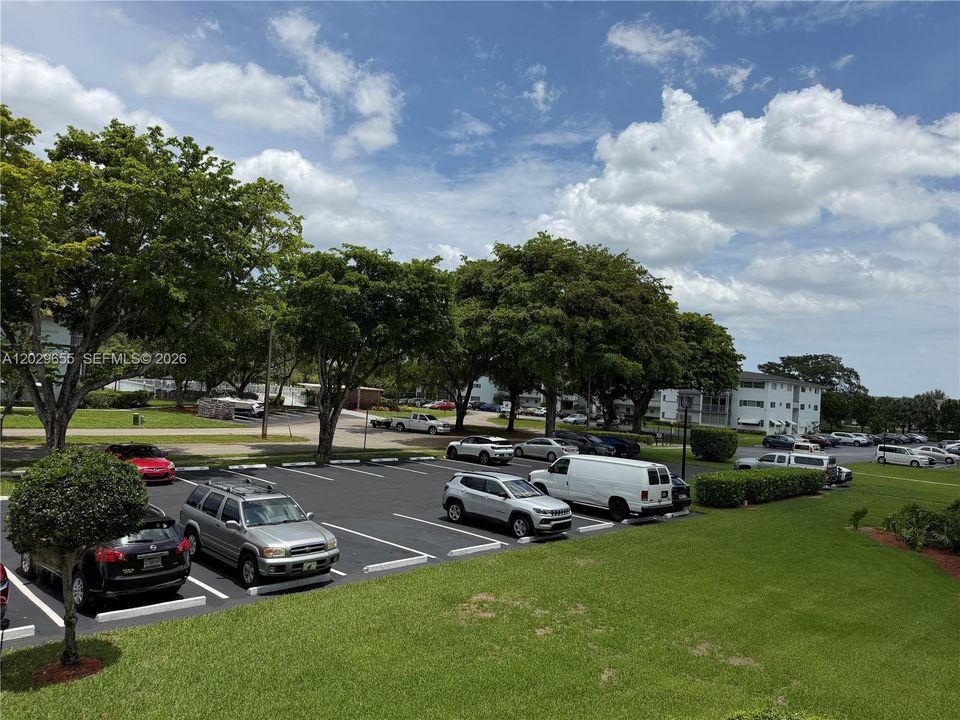 For Sale: $185,000 (2 beds, 2 baths, 961 Square Feet)
