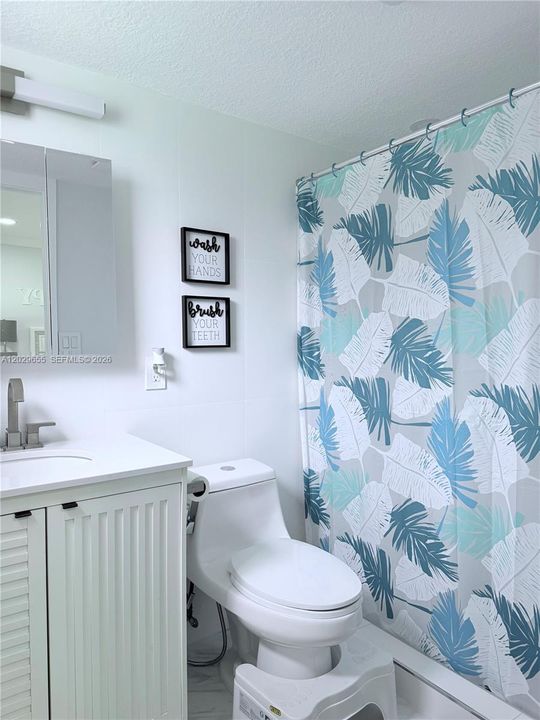 For Sale: $185,000 (2 beds, 2 baths, 961 Square Feet)