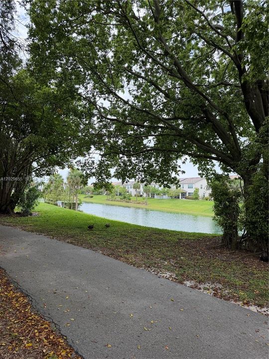For Sale: $185,000 (2 beds, 2 baths, 961 Square Feet)