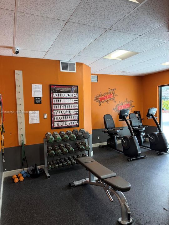 For Sale: $185,000 (2 beds, 2 baths, 961 Square Feet)