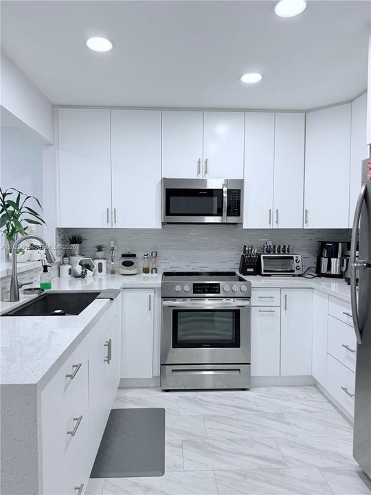 For Sale: $185,000 (2 beds, 2 baths, 961 Square Feet)