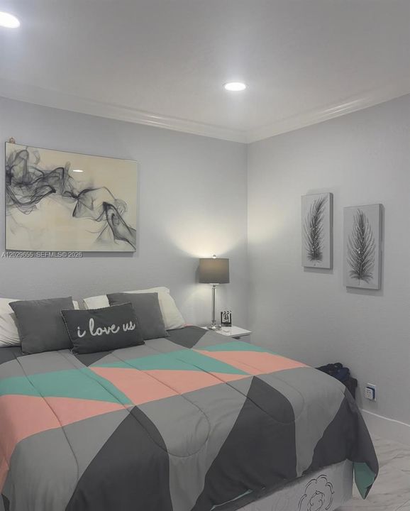 For Sale: $185,000 (2 beds, 2 baths, 961 Square Feet)