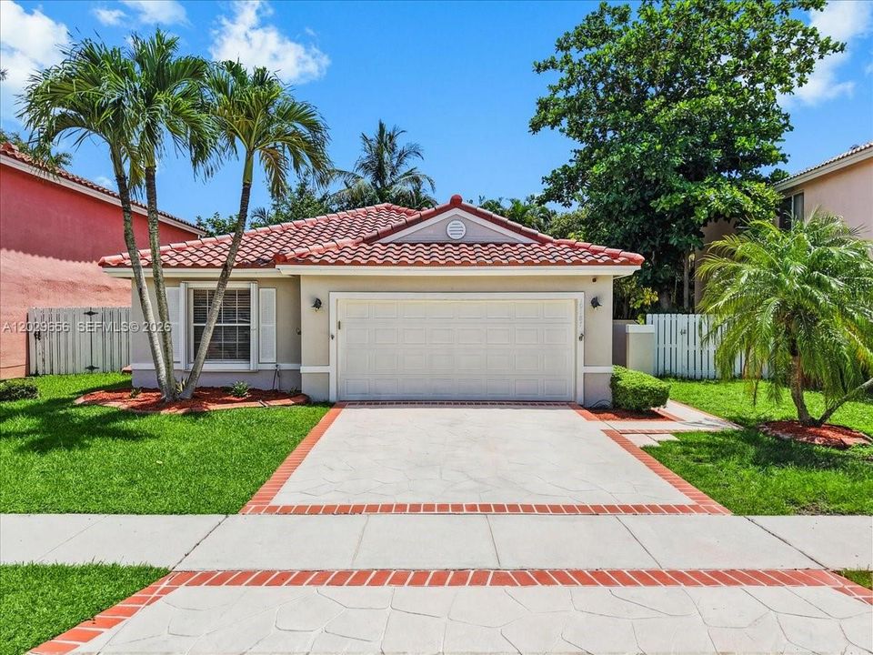 En Venta: $605,000 (3 camas, 2 baños, 1559 Pies cuadrados)