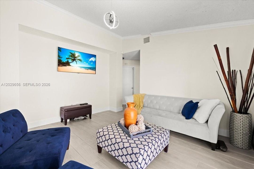 En Venta: $605,000 (3 camas, 2 baños, 1559 Pies cuadrados)