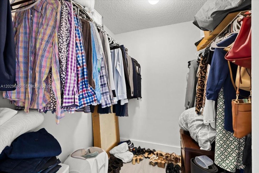 En Venta: $605,000 (3 camas, 2 baños, 1559 Pies cuadrados)