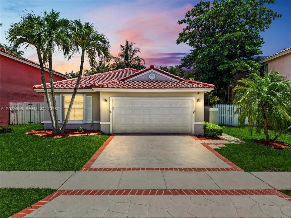 En Venta: $605,000 (3 camas, 2 baños, 1559 Pies cuadrados)