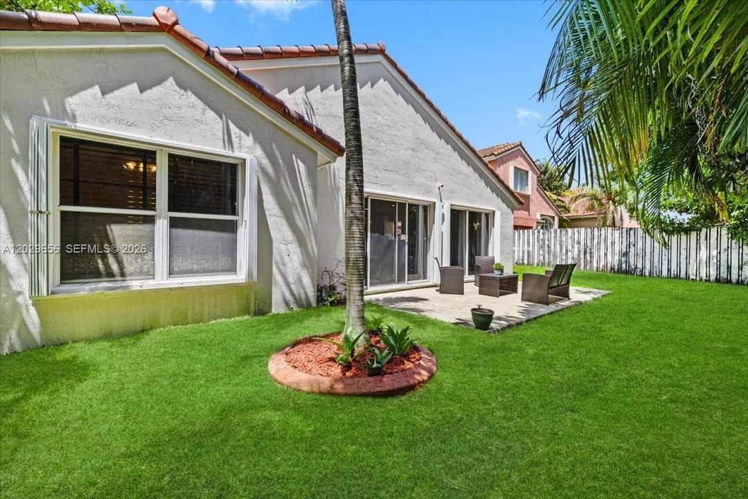 En Venta: $605,000 (3 camas, 2 baños, 1559 Pies cuadrados)