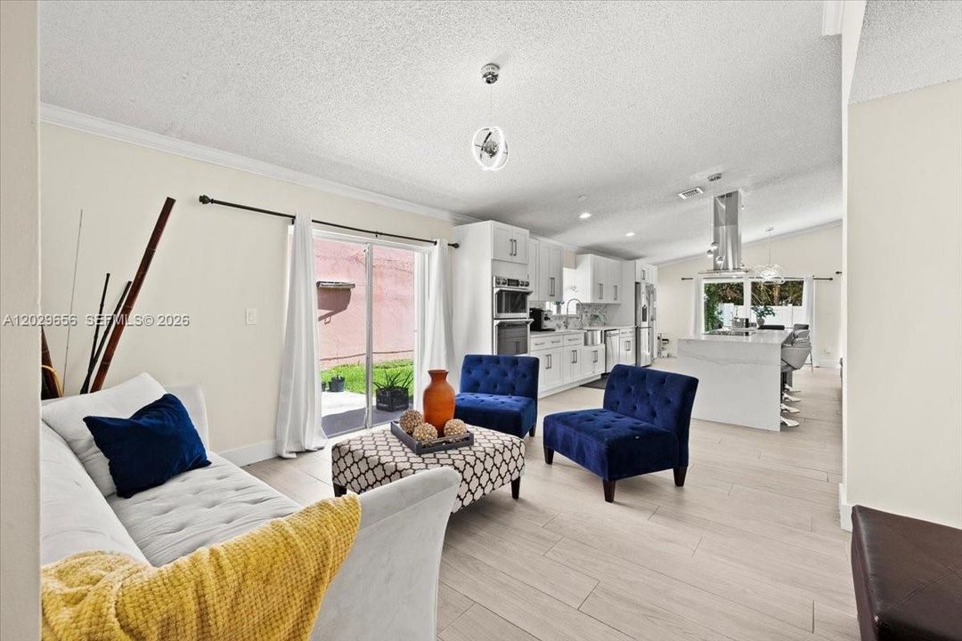 En Venta: $605,000 (3 camas, 2 baños, 1559 Pies cuadrados)