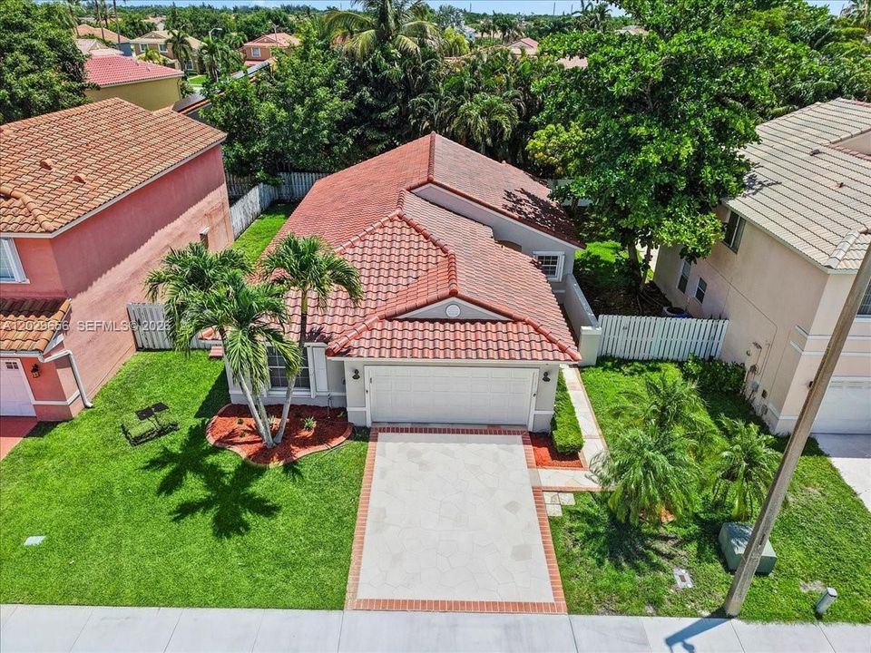 En Venta: $605,000 (3 camas, 2 baños, 1559 Pies cuadrados)