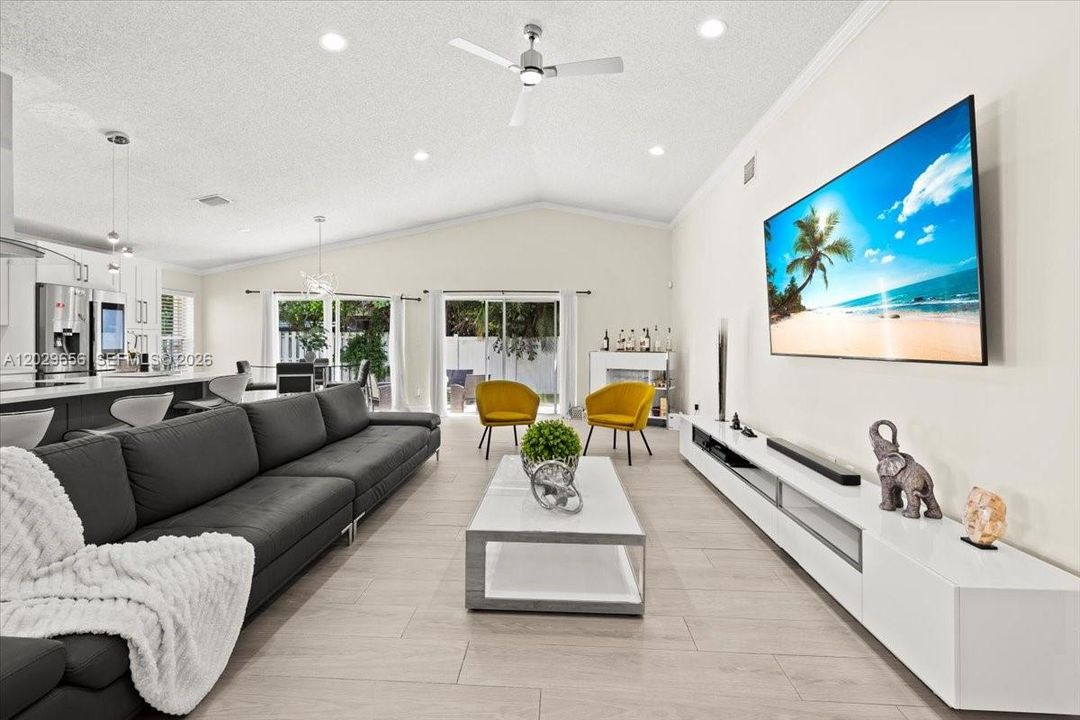 En Venta: $605,000 (3 camas, 2 baños, 1559 Pies cuadrados)