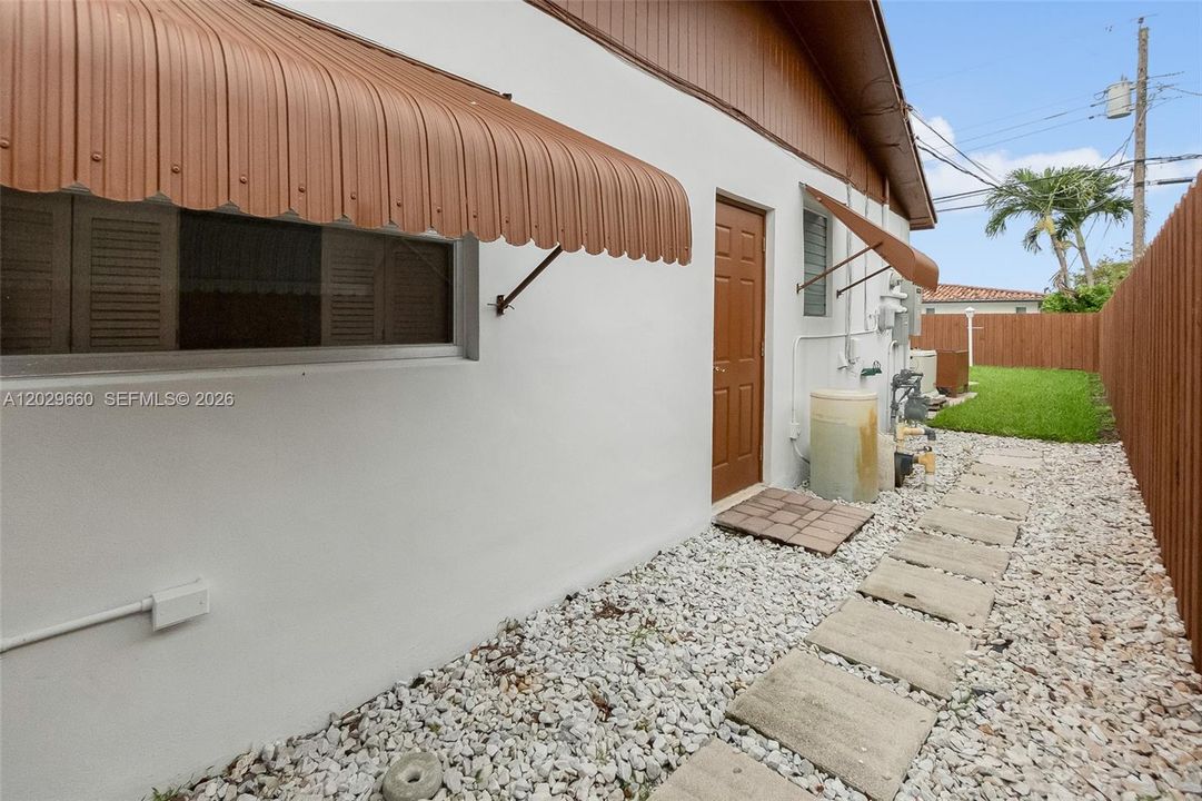 For Sale: $889,000 (4 beds, 2 baths, 2140 Square Feet)
