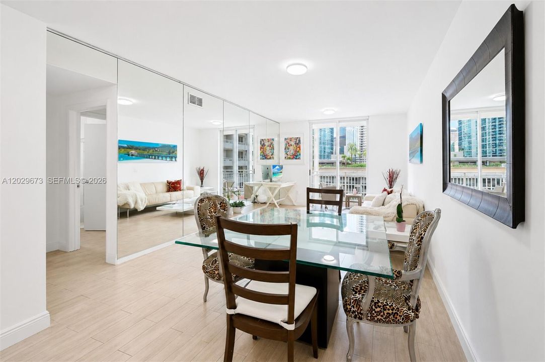 В аренду: $3,600 (2 спален, 2 ванн, 930 Квадратных фут)