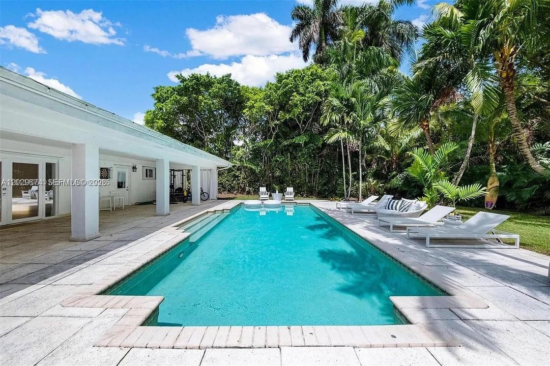 En Renta: $11,500 (3 camas, 2 baños, 2353 Pies cuadrados)