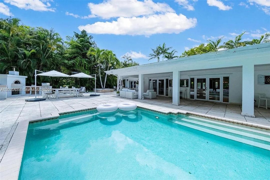 En Renta: $11,500 (3 camas, 2 baños, 2353 Pies cuadrados)