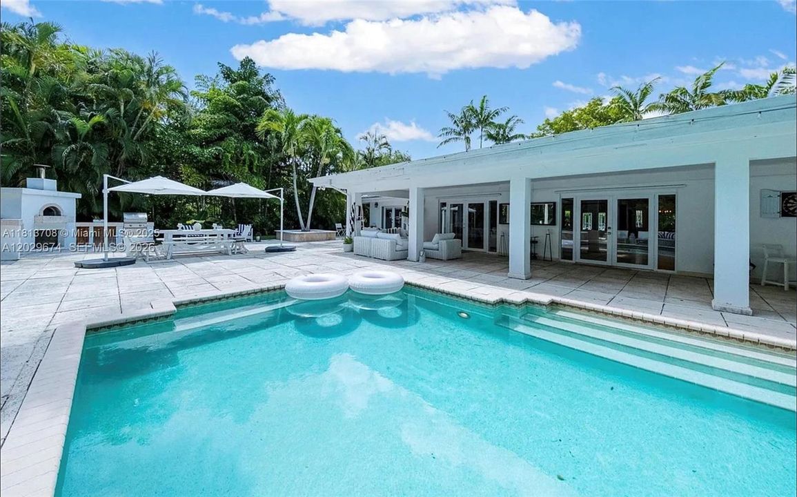 En Renta: $11,500 (3 camas, 2 baños, 2353 Pies cuadrados)