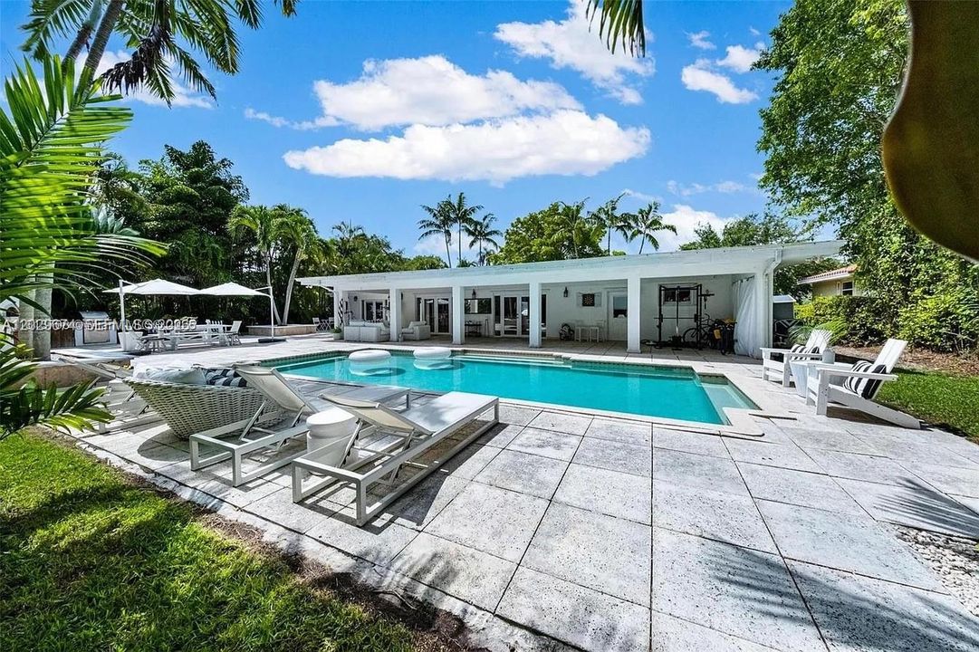 En Renta: $11,500 (3 camas, 2 baños, 2353 Pies cuadrados)