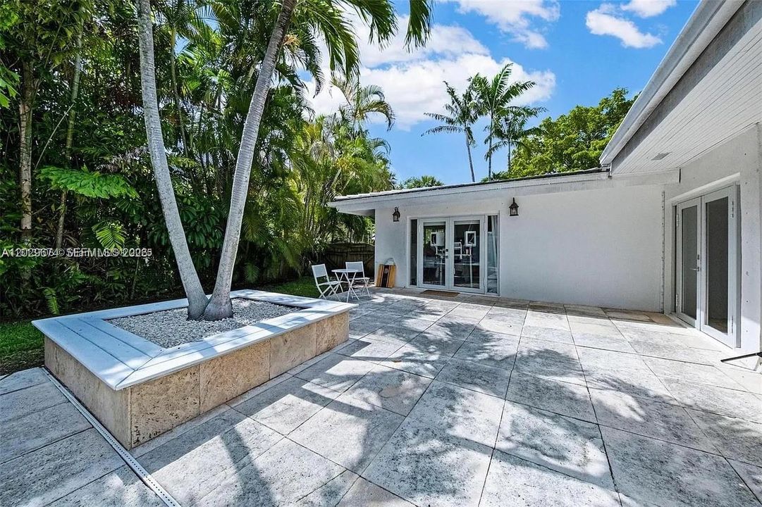 En Renta: $11,500 (3 camas, 2 baños, 2353 Pies cuadrados)