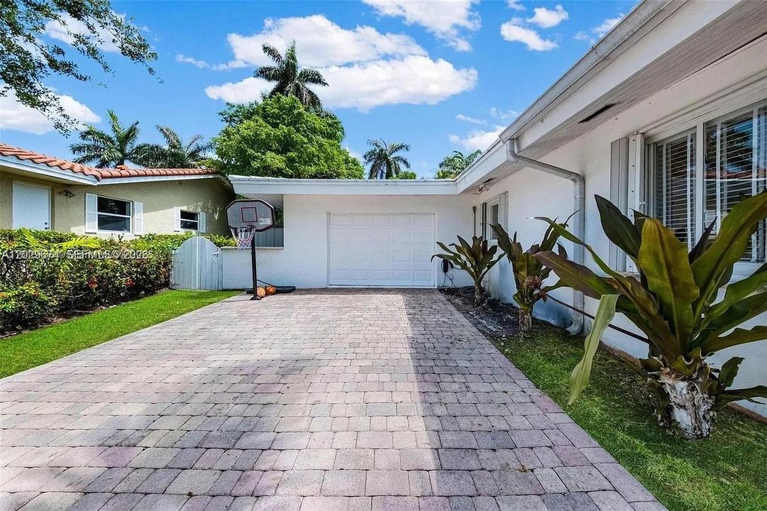 En Renta: $11,500 (3 camas, 2 baños, 2353 Pies cuadrados)
