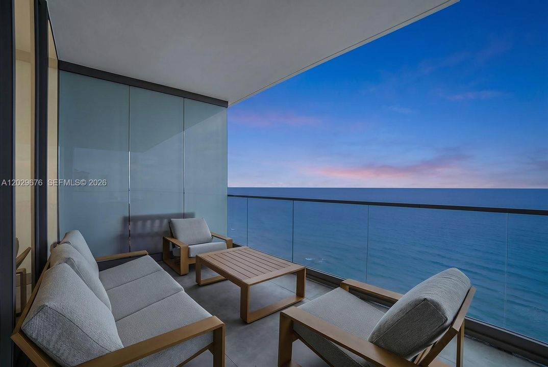For Sale: $2,850,000 (3 beds, 3 baths, 2913 Square Feet)