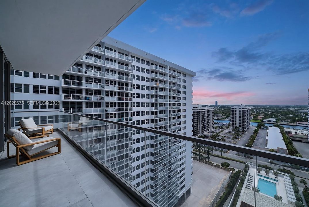 For Sale: $2,850,000 (3 beds, 3 baths, 2913 Square Feet)