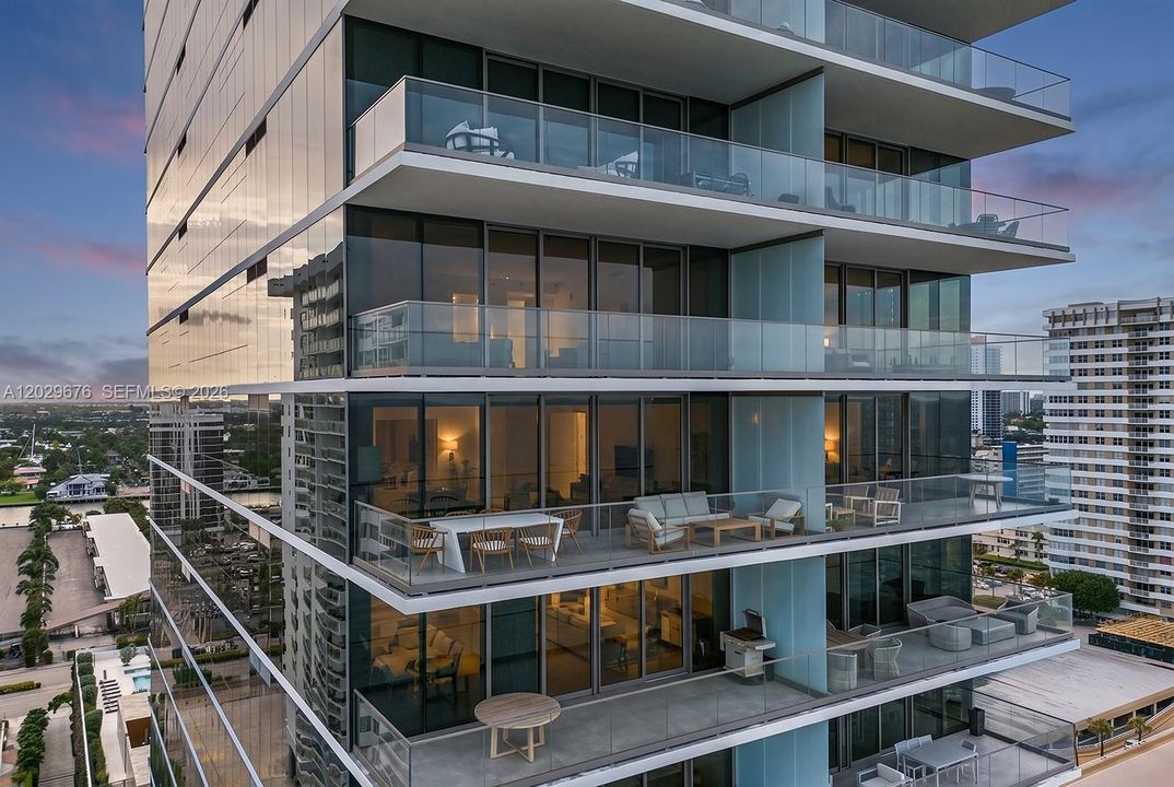 For Sale: $2,850,000 (3 beds, 3 baths, 2913 Square Feet)
