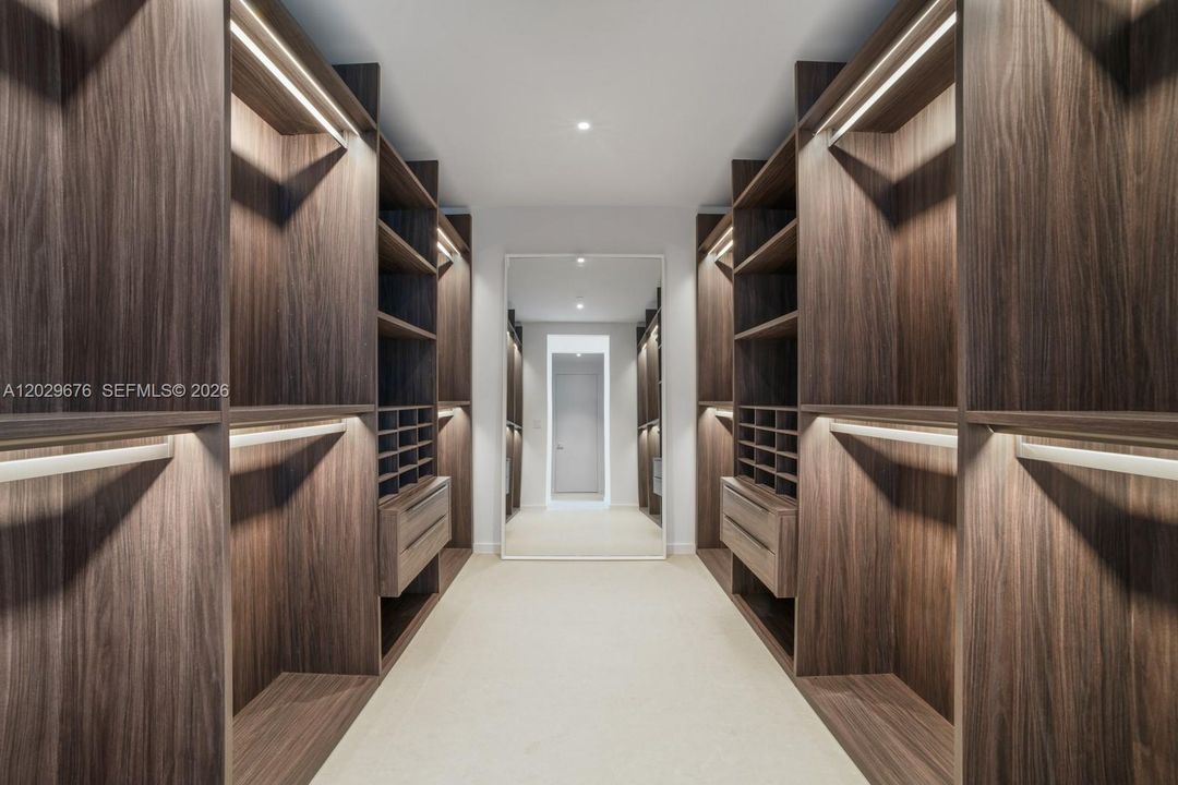 For Sale: $2,850,000 (3 beds, 3 baths, 2913 Square Feet)