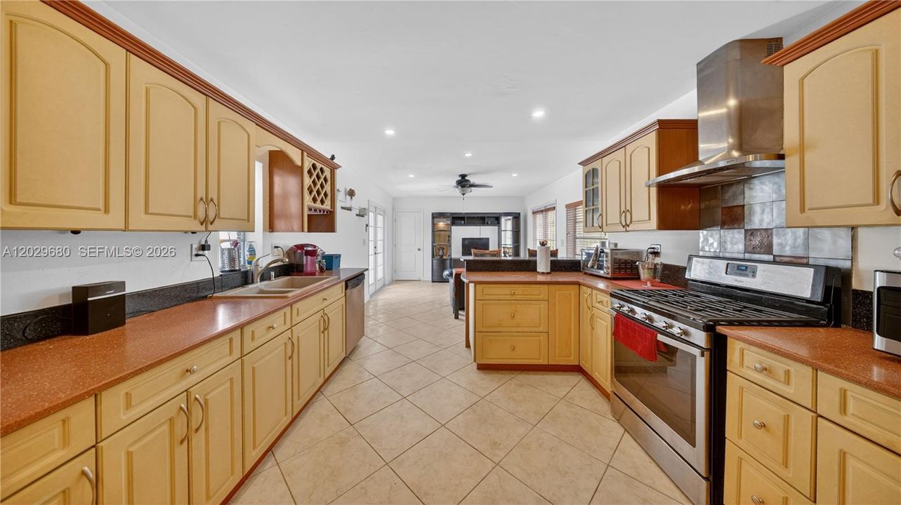 На продажу: $635,000 (3 спален, 2 ванн, 1576 Квадратных фут)