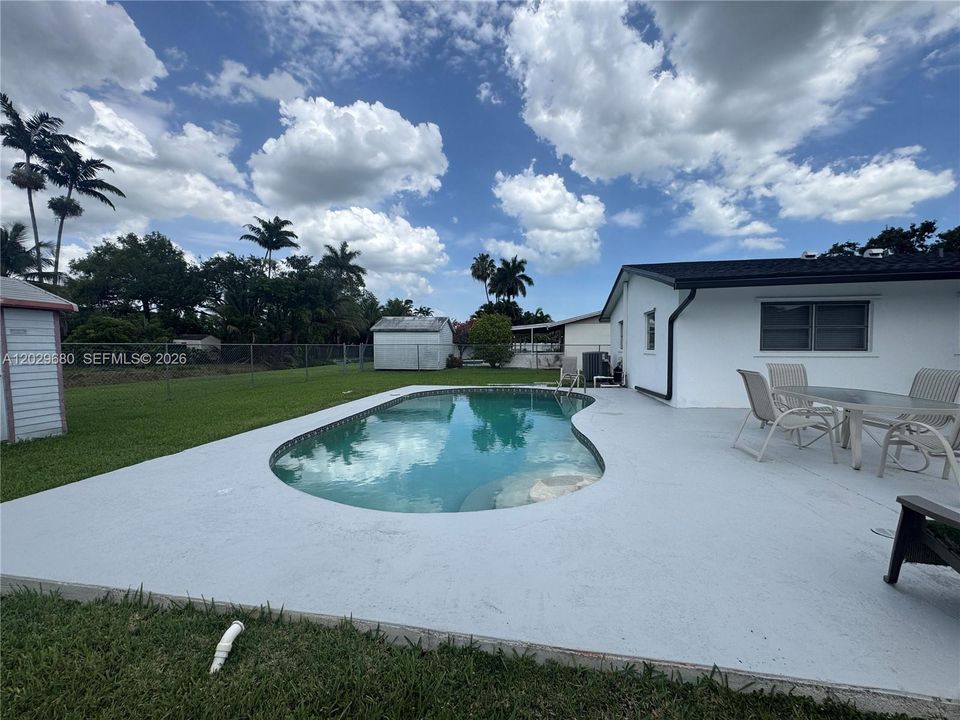 For Sale: $635,000 (3 beds, 2 baths, 1576 Square Feet)