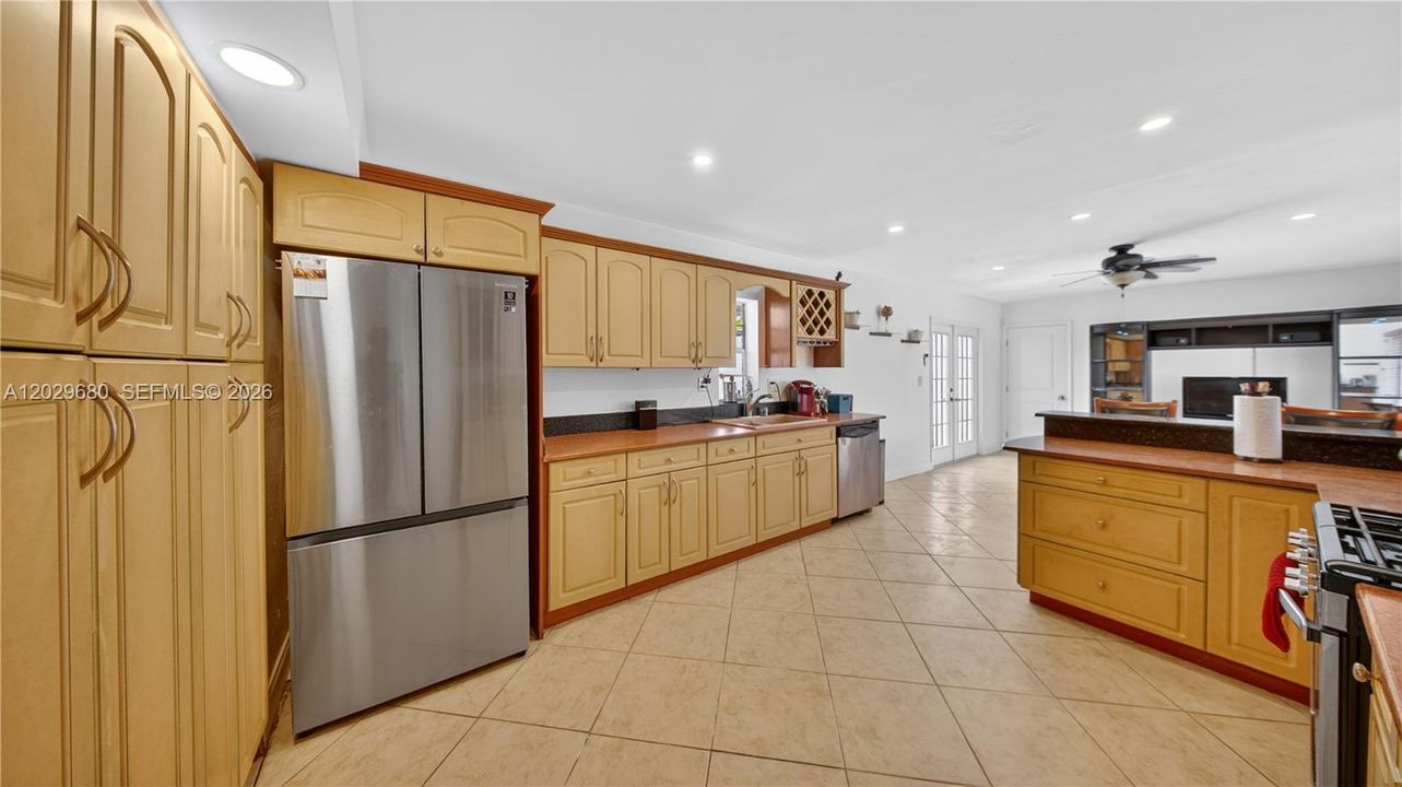 На продажу: $635,000 (3 спален, 2 ванн, 1576 Квадратных фут)