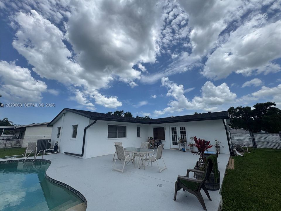For Sale: $635,000 (3 beds, 2 baths, 1576 Square Feet)