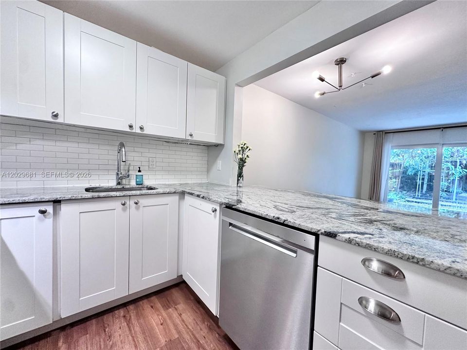 В аренду: $1,950 (1 спален, 1 ванн, 755 Квадратных фут)