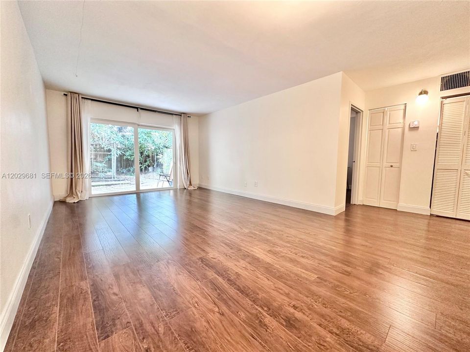 В аренду: $1,950 (1 спален, 1 ванн, 755 Квадратных фут)