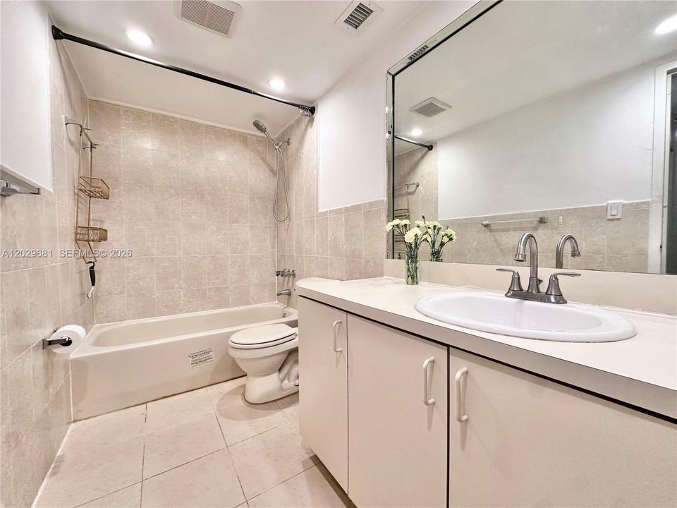 В аренду: $1,950 (1 спален, 1 ванн, 755 Квадратных фут)