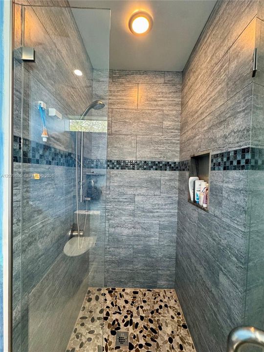 В аренду: $17,900 (6 спален, 6 ванн, 5545 Квадратных фут)