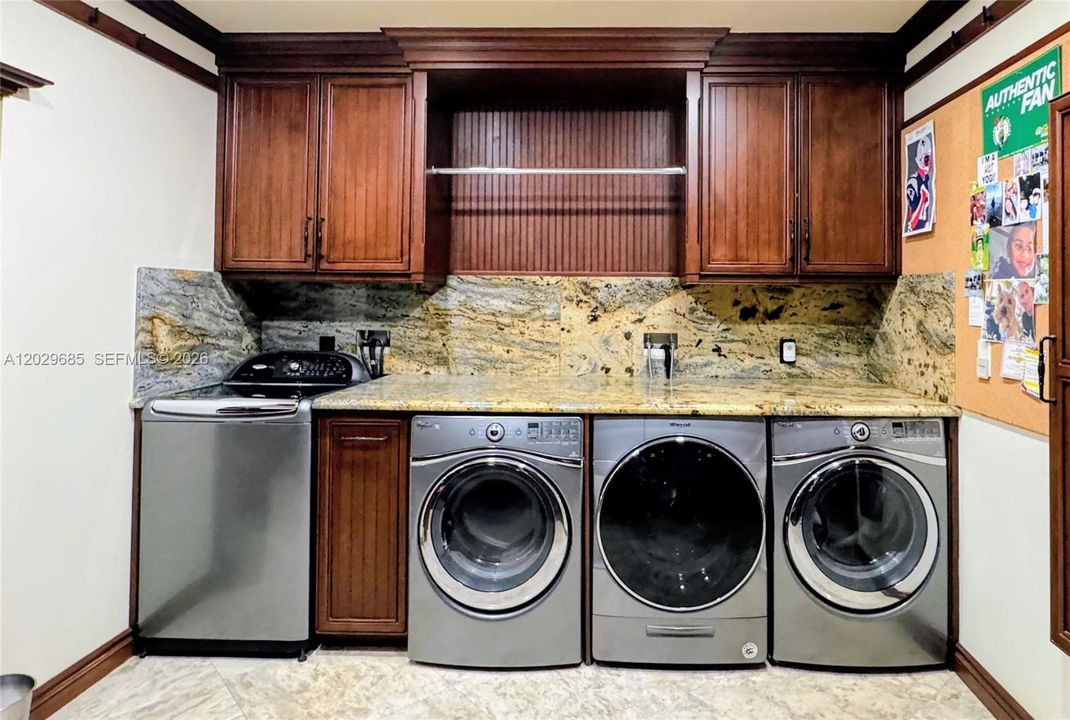 В аренду: $17,900 (6 спален, 6 ванн, 5545 Квадратных фут)